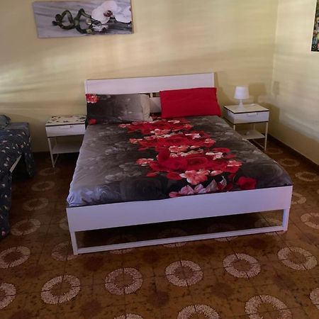 ホテルZona Pirri Casa Notte A カリアリ エクステリア 写真
